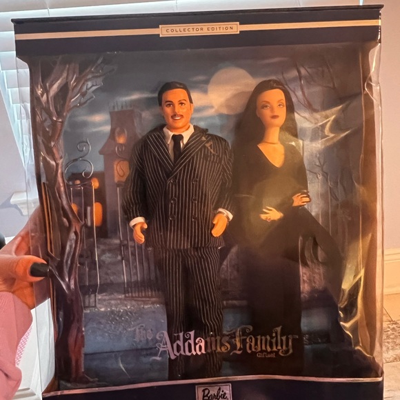 The Addams Family Barbie Giftset - Picture 11 of 11